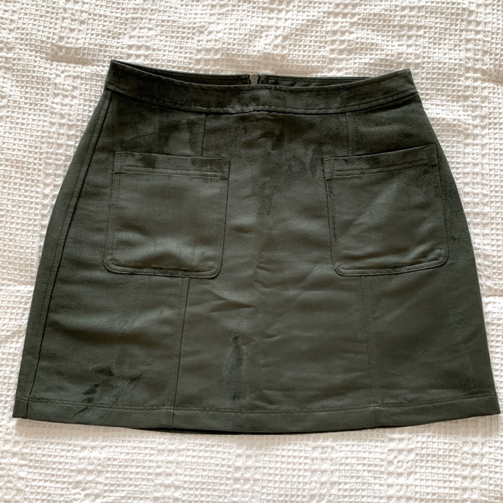 Old Navy Faux Suede Skirt Green A-line with back zipper 2 front pockets size 6